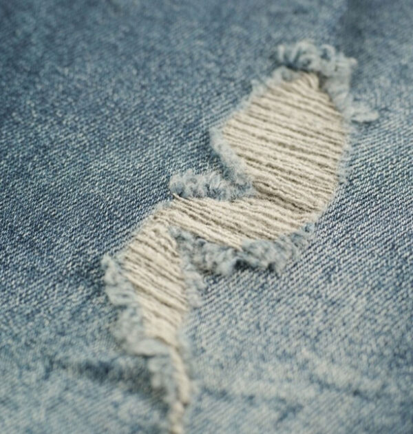 Réparation trou accroc sur Pantalon-Jeans